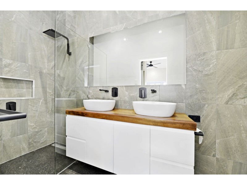 43 Gordon Street, Greenslopes QLD 4120