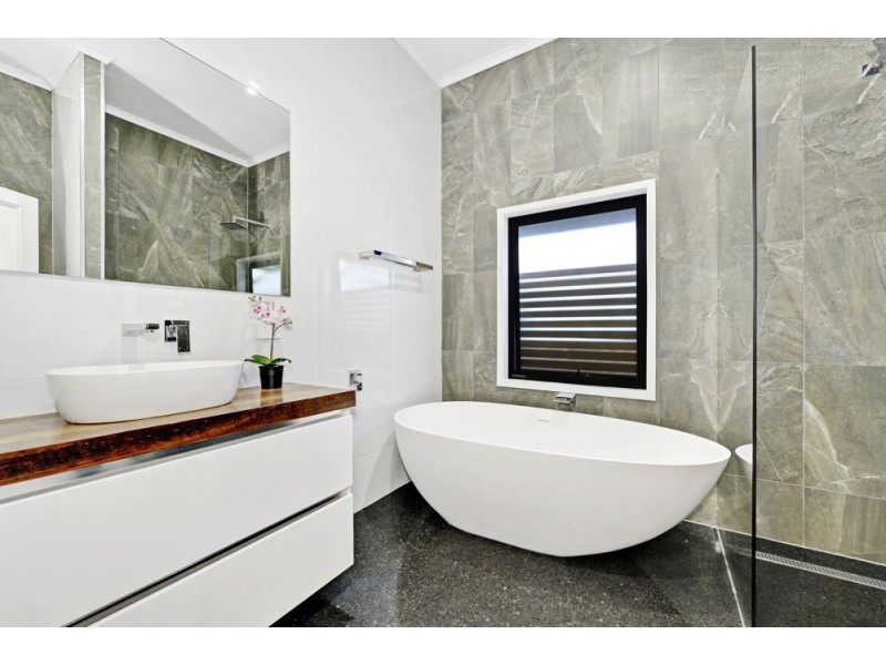 43 Gordon Street, Greenslopes QLD 4120