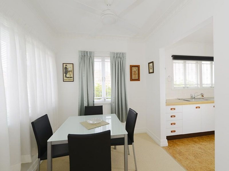 20 Brisbane Ave, Camp Hill QLD 4152