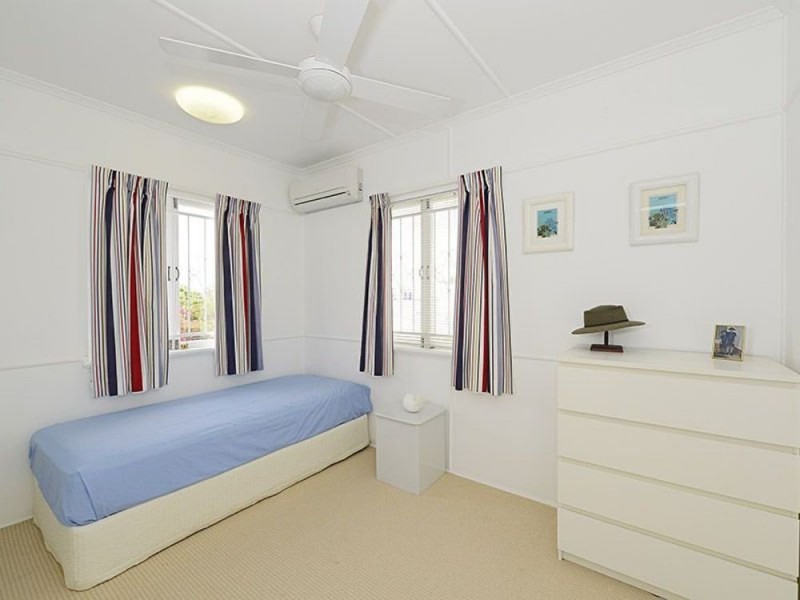 20 Brisbane Ave, Camp Hill QLD 4152