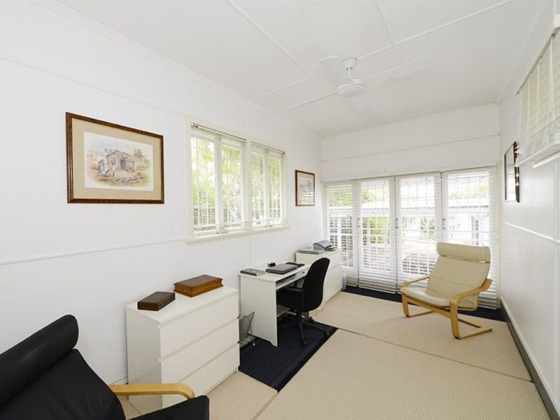 20 Brisbane Ave, Camp Hill QLD 4152