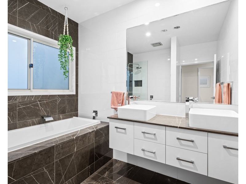 177 Beddoes Street, Holland Park QLD 4121