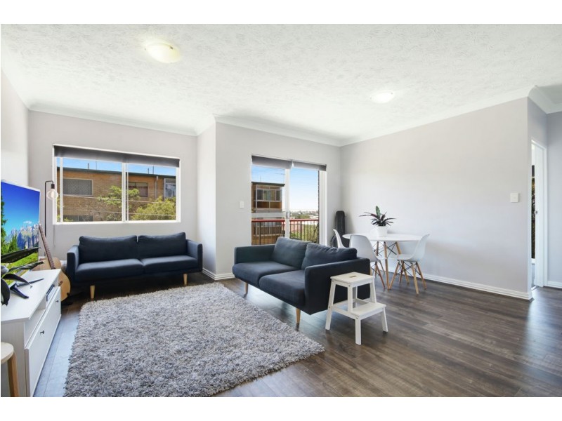 1/282 Cavendish Road, Coorparoo QLD 4151