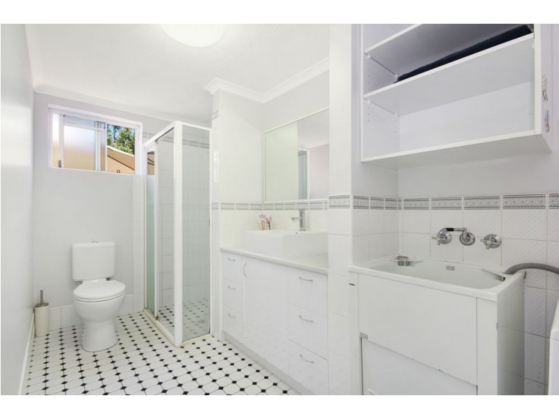 1/282 Cavendish Road, Coorparoo QLD 4151