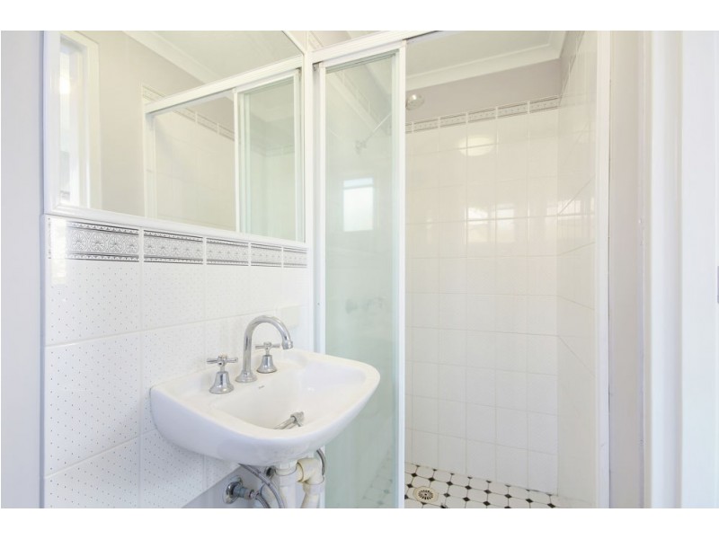 1/282 Cavendish Road, Coorparoo QLD 4151