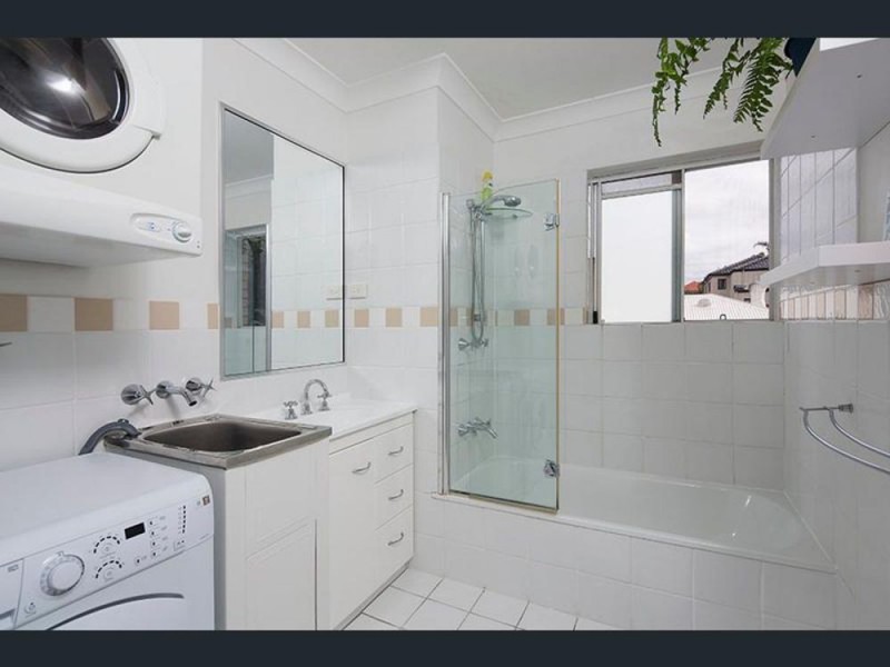 8/34-36 Pembroke Road, Coorparoo QLD 4151