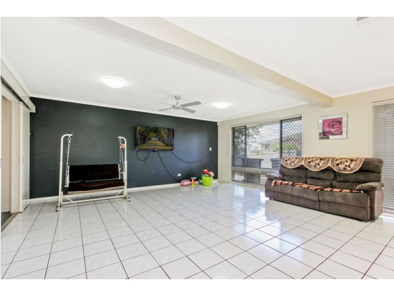 525 Broadwater Road, Mansfield QLD 4122