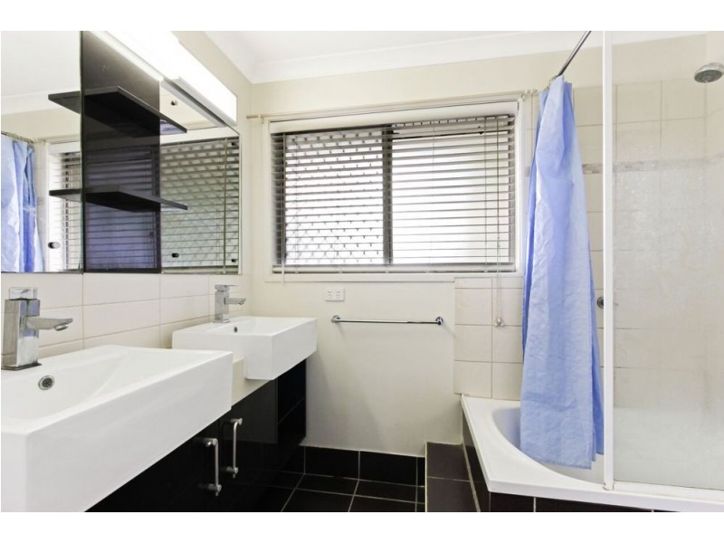 525 Broadwater Road, Mansfield QLD 4122