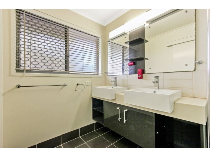 525 Broadwater Road, Mansfield QLD 4122