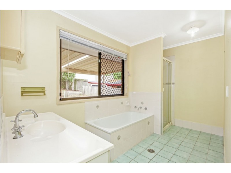 10 Rossmoya Street, Carindale QLD 4152