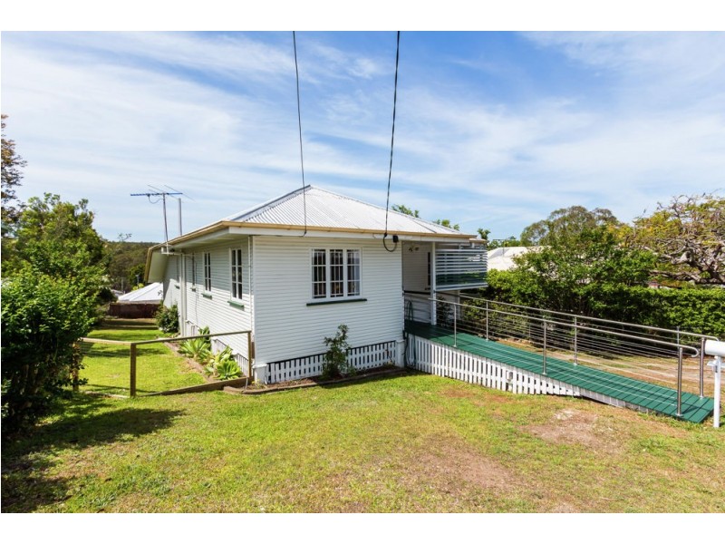 72 Sapphire Street, Holland Park QLD 4121