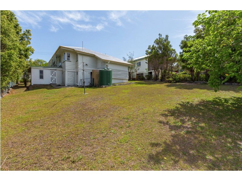 72 Sapphire Street, Holland Park QLD 4121