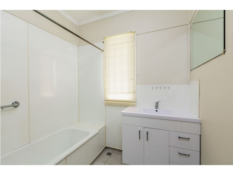 72 Sapphire Street, Holland Park QLD 4121