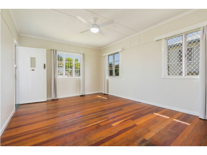 72 Sapphire Street, Holland Park QLD 4121