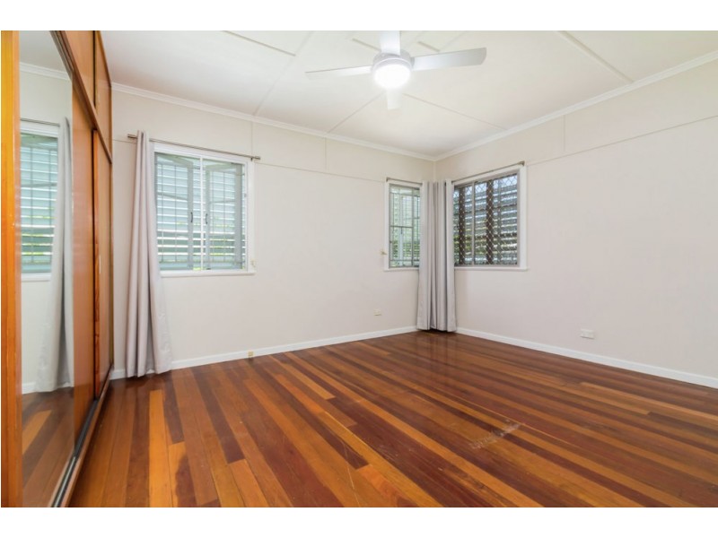 72 Sapphire Street, Holland Park QLD 4121