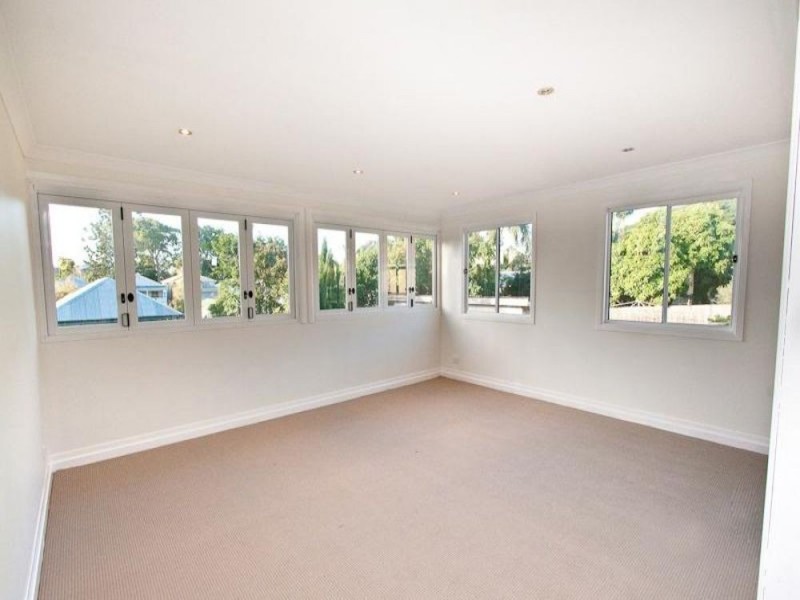 8 Watson Street, Camp Hill QLD 4152