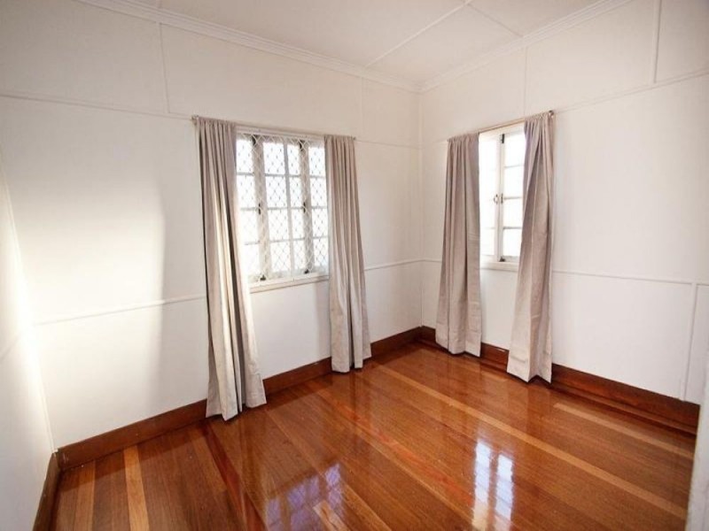 8 Watson Street, Camp Hill QLD 4152