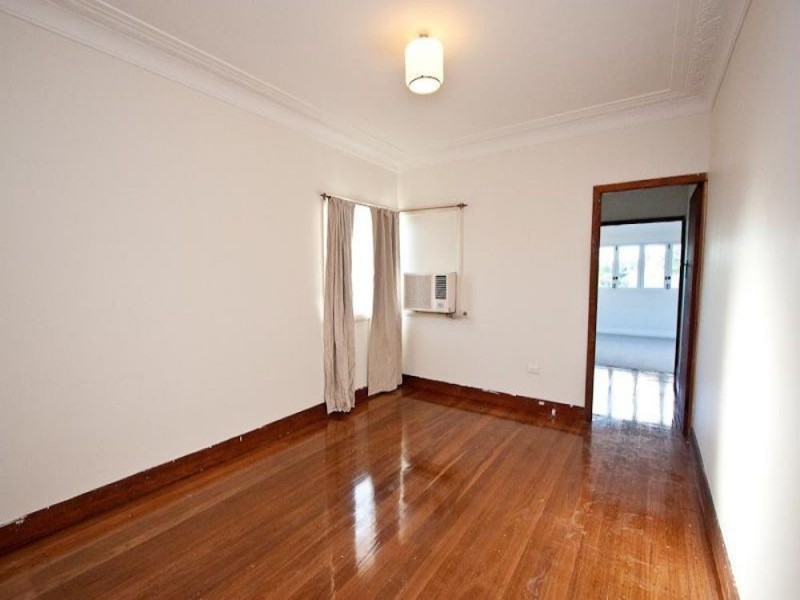 8 Watson Street, Camp Hill QLD 4152