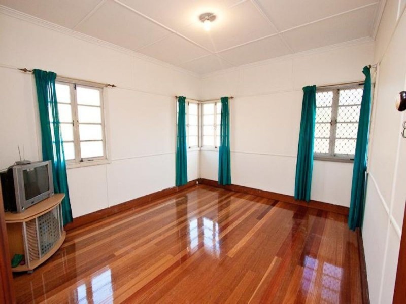 8 Watson Street, Camp Hill QLD 4152