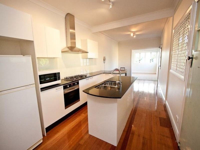 8 Watson Street, Camp Hill QLD 4152