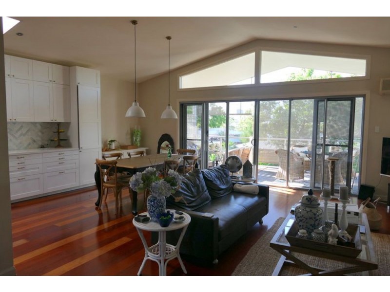 68 Temple Street, Coorparoo QLD 4151