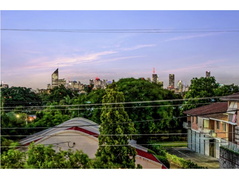 51 Douglas Street, Greenslopes QLD 4120