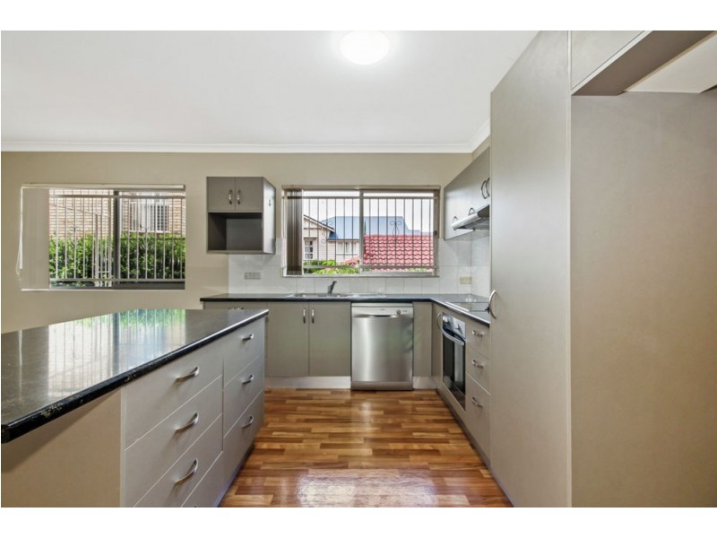2/8 Noela Street, Coorparoo QLD 4151