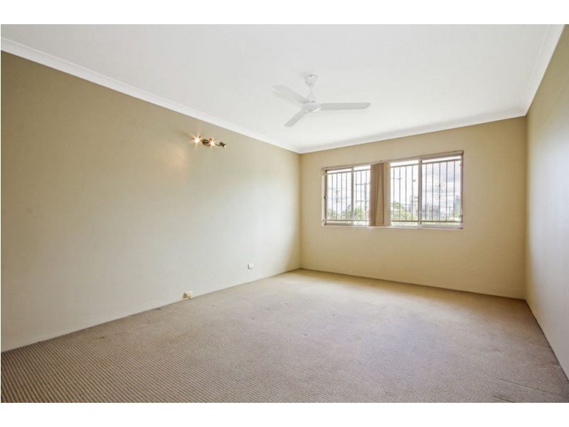 2/8 Noela Street, Coorparoo QLD 4151