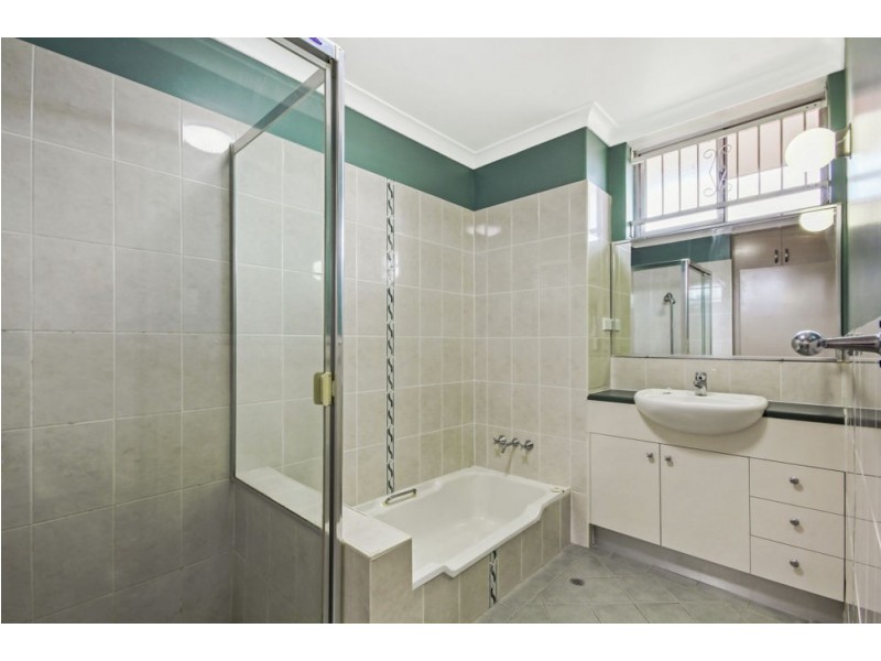 2/8 Noela Street, Coorparoo QLD 4151