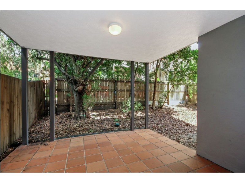 2/49 Shottery Street, Yeronga QLD 4104