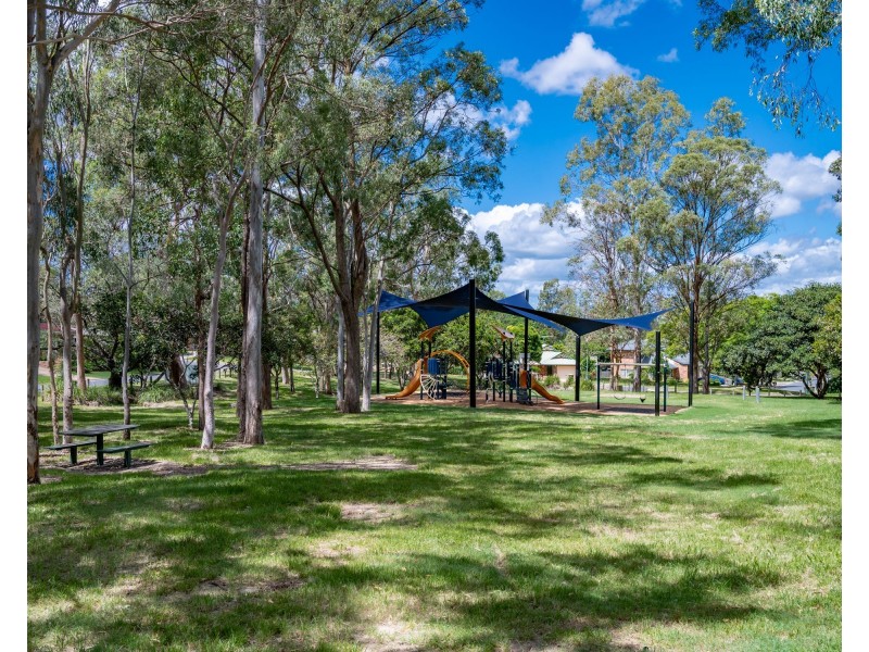 6 Ponderosa Place, Forest Lake QLD 4078