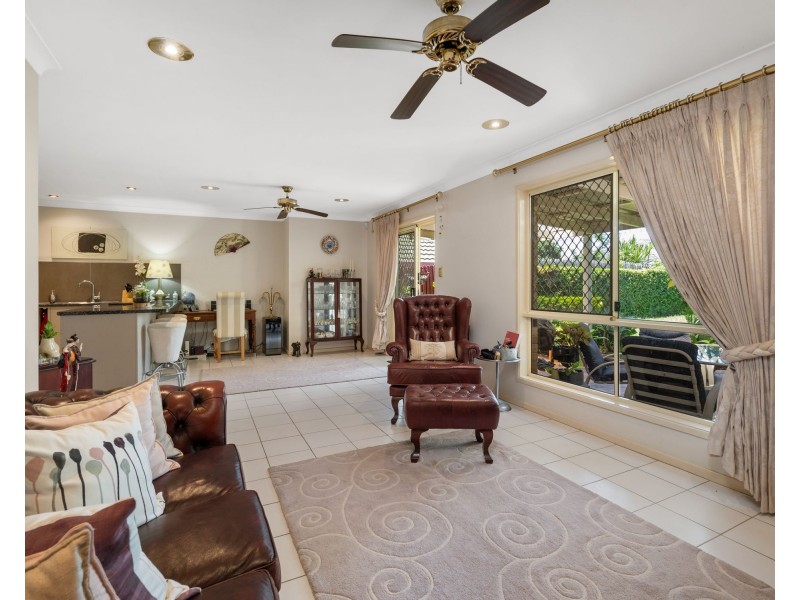 6 Ponderosa Place, Forest Lake QLD 4078