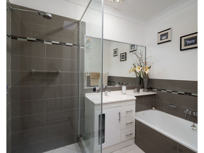 6 Ponderosa Place, Forest Lake QLD 4078