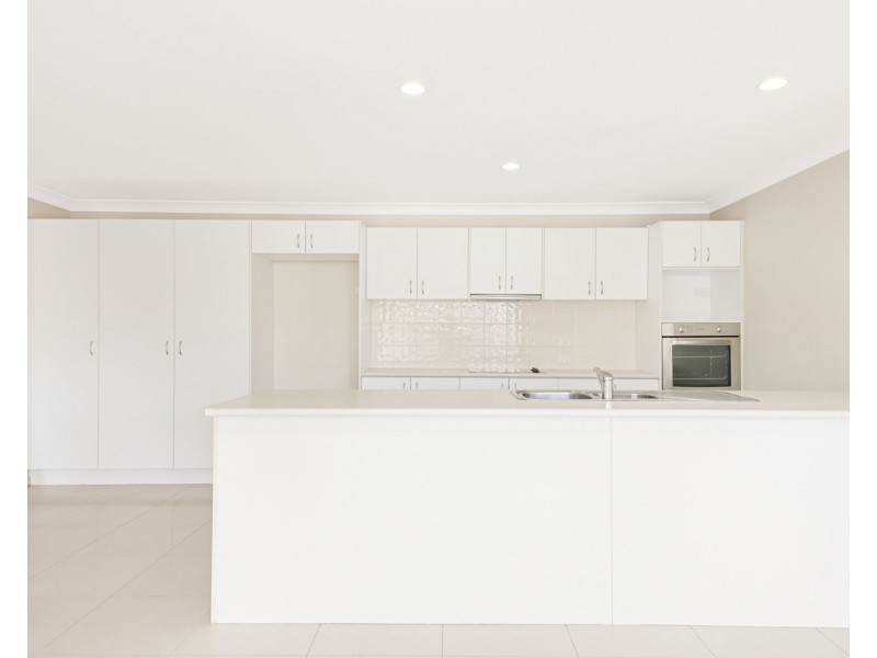 2 Holland Place, Carindale QLD 4152