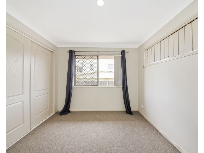 2 Holland Place, Carindale QLD 4152