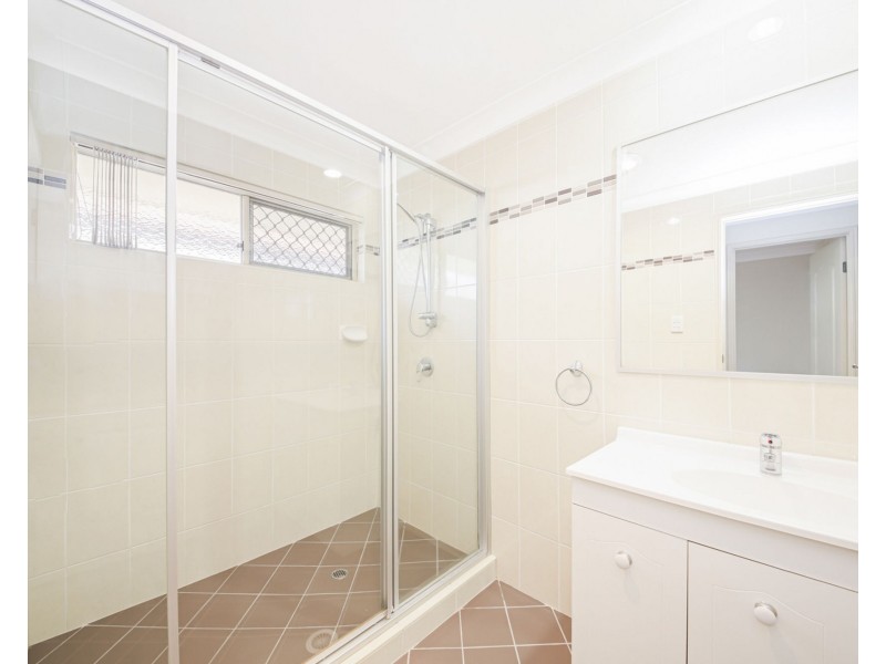 2 Holland Place, Carindale QLD 4152