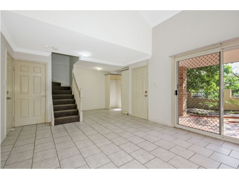 2/183 Norman Ave, Norman Park QLD 4170