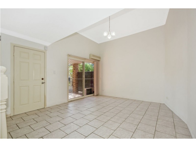 2/183 Norman Ave, Norman Park QLD 4170