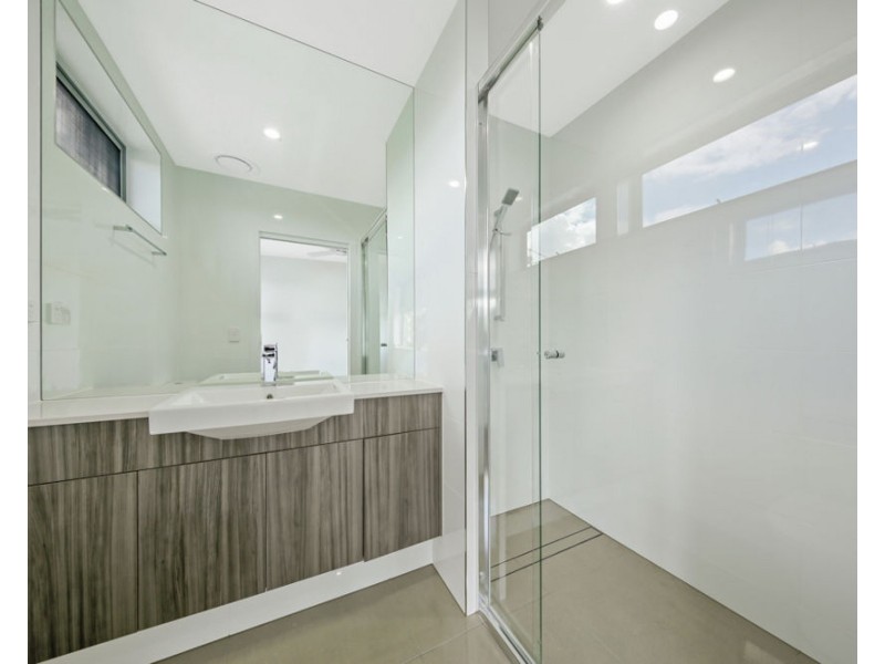 8/15 Durham St, Coorparoo QLD 4151