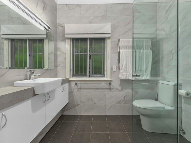 8 Spica Street, Coorparoo QLD 4151