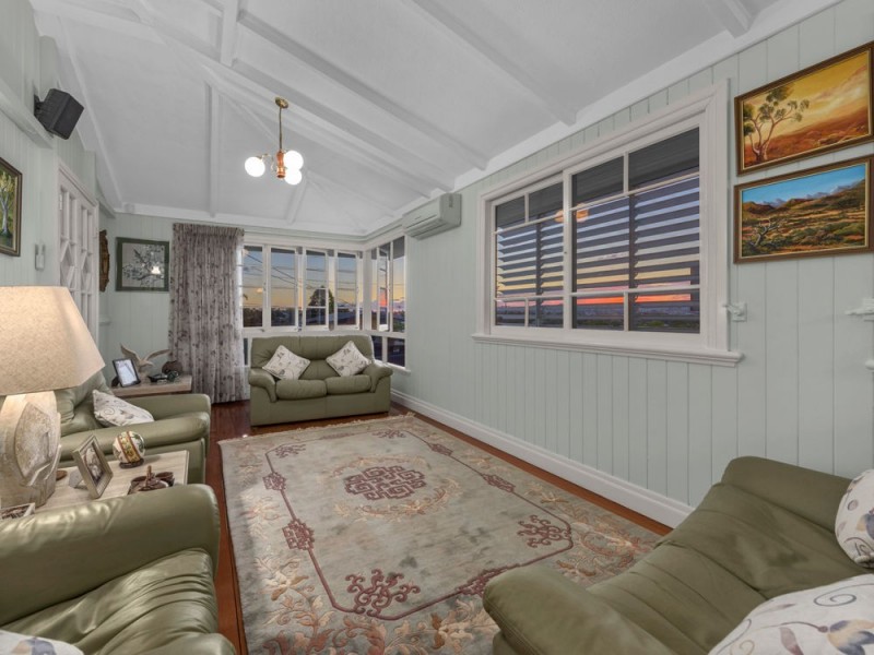 8 Spica Street, Coorparoo QLD 4151