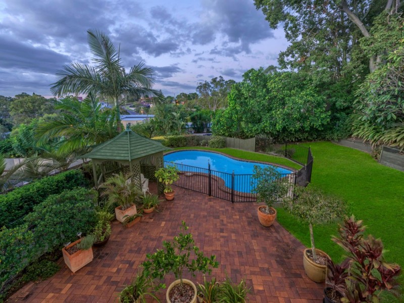 8 Spica Street, Coorparoo QLD 4151