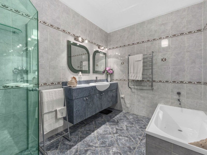 8 Spica Street, Coorparoo QLD 4151