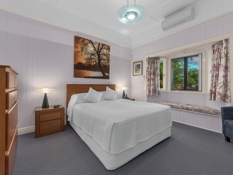 8 Spica Street, Coorparoo QLD 4151