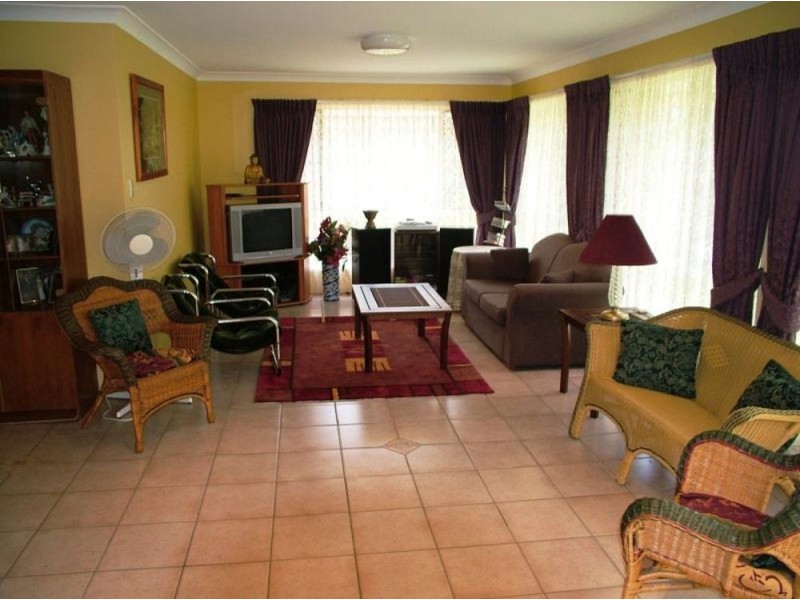 1 Hereford Crescent, Carindale QLD 4152