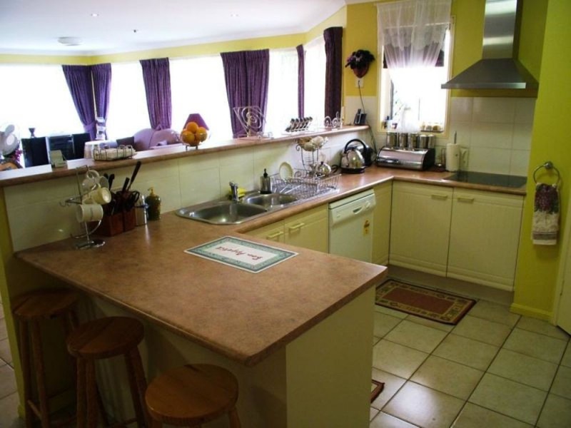 1 Hereford Crescent, Carindale QLD 4152