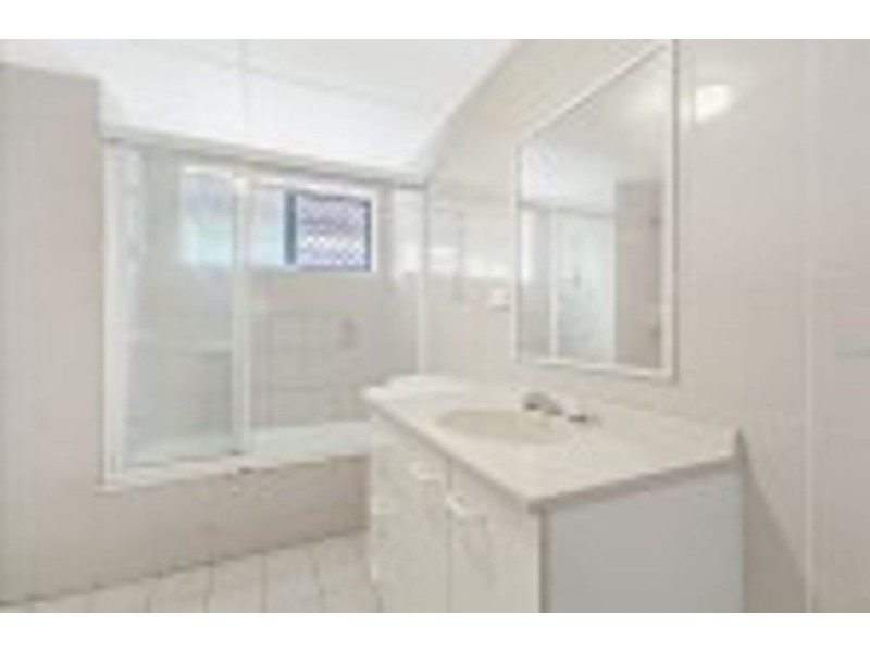 2/70 Wellington Street, Coorparoo QLD 4151