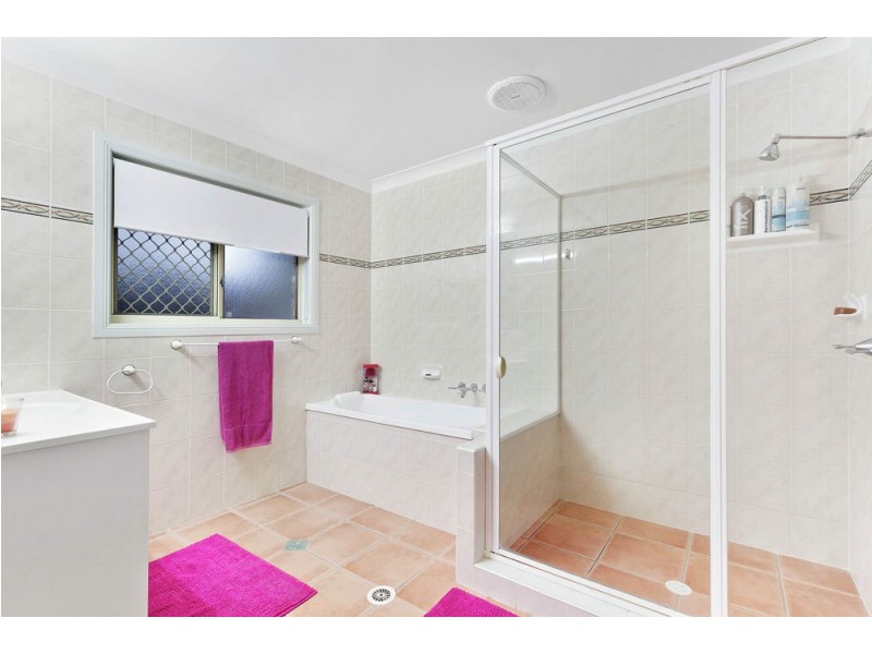 50 Berkshire Crescent, Wishart QLD 4122