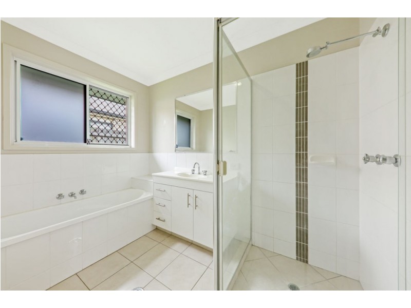 8 Lilly Pilly Street, Heathwood QLD 4110