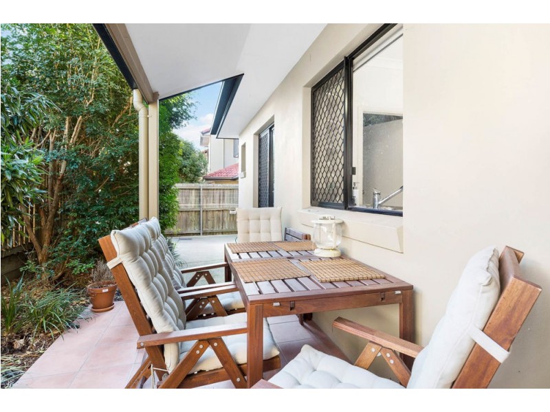 2/19 Daniells Street, Carina QLD 4152